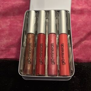Glo Minerals tin 4 lipgloss colors Brown sugar, Cherry blossom, Lily, and Peony